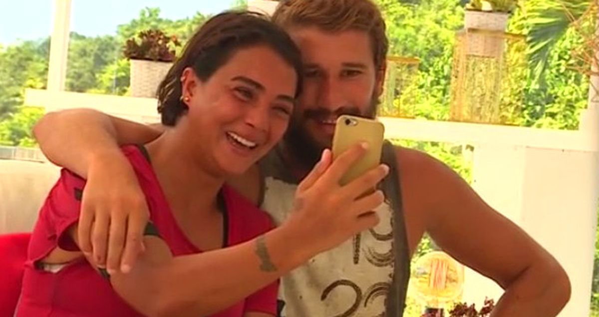 Survivor'da Sabriye Ailesiyle Adem'i Telefonda Tanıştırdı