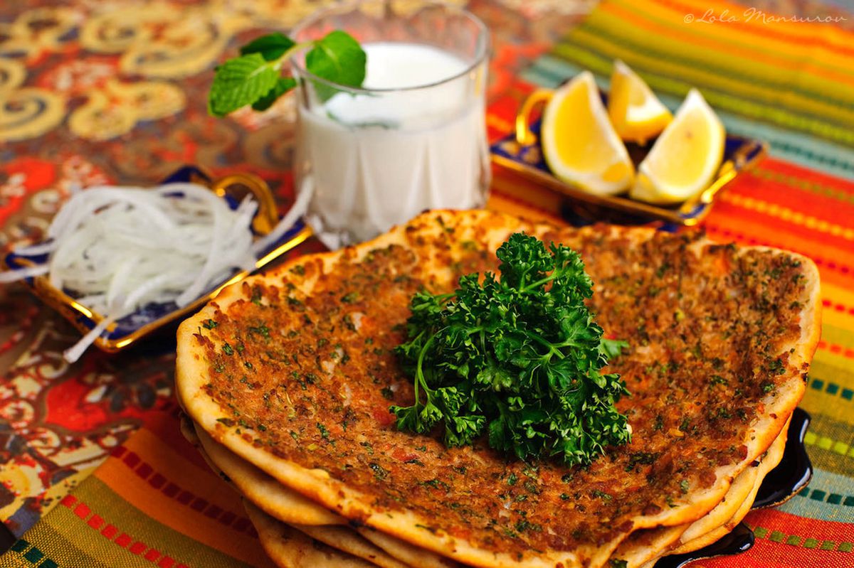 Yunanlılar Menülerine Lahmacunu da Ekledi