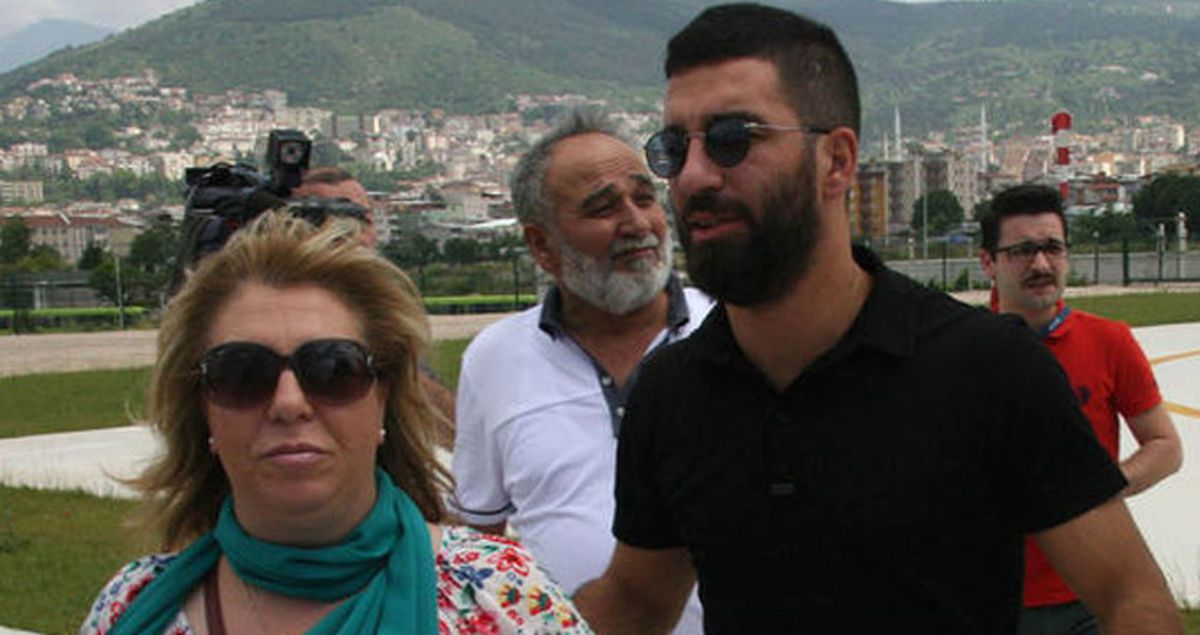 Arda Turan, Annesinin Konuştuğuna Dair Yazılan Haberleri Yalanladı