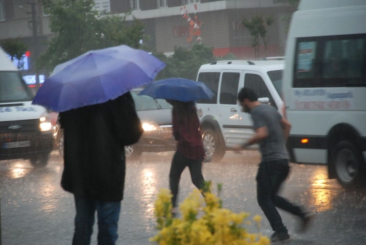 İstanbul'da Beklenen Şiddetli Yağmur İçin Geri Sayım Başladı