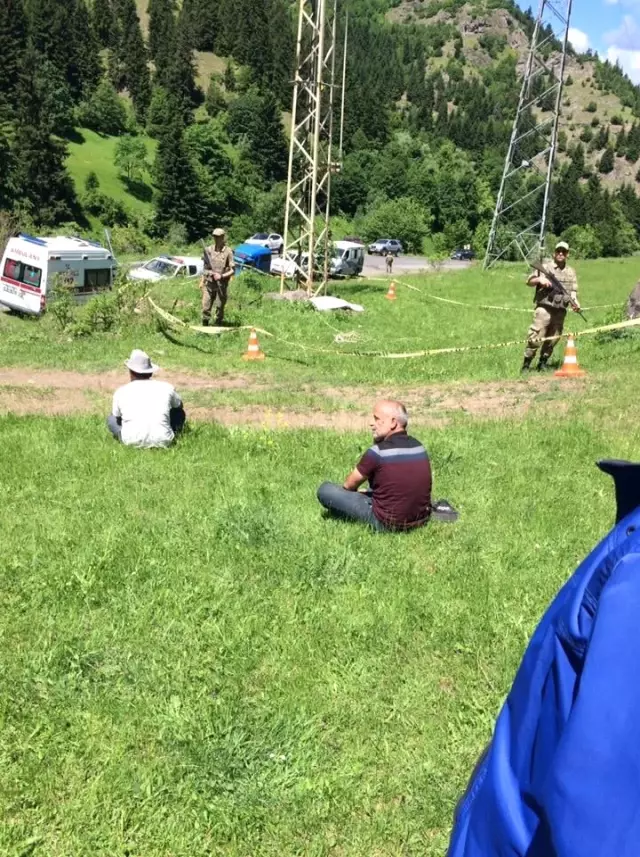 Elektrik Direğinin Dibinde Ölü Bulundu