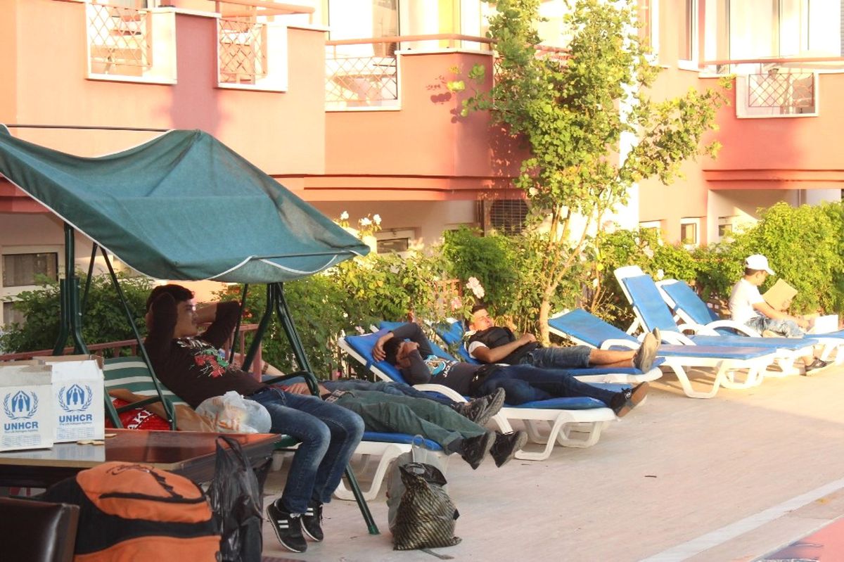 Yasa Dışı Yollarla Kıbrıs'a Gitmek İsteyen 62 Suriyeli, Havuz Başında Yakalandı