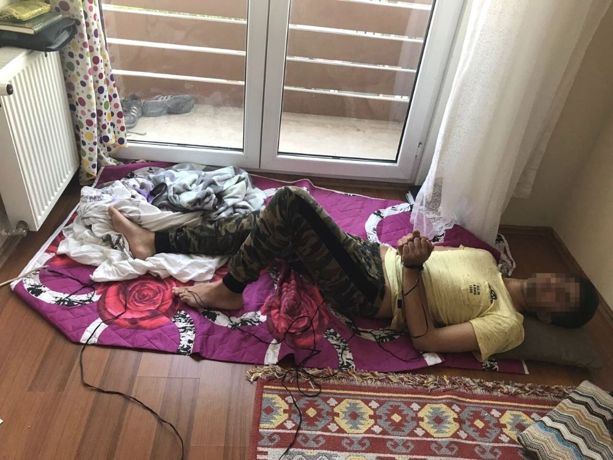 Kaçırılan Afgan Çocuğun Ailesine Kavuşma Anı Yürek Burktu