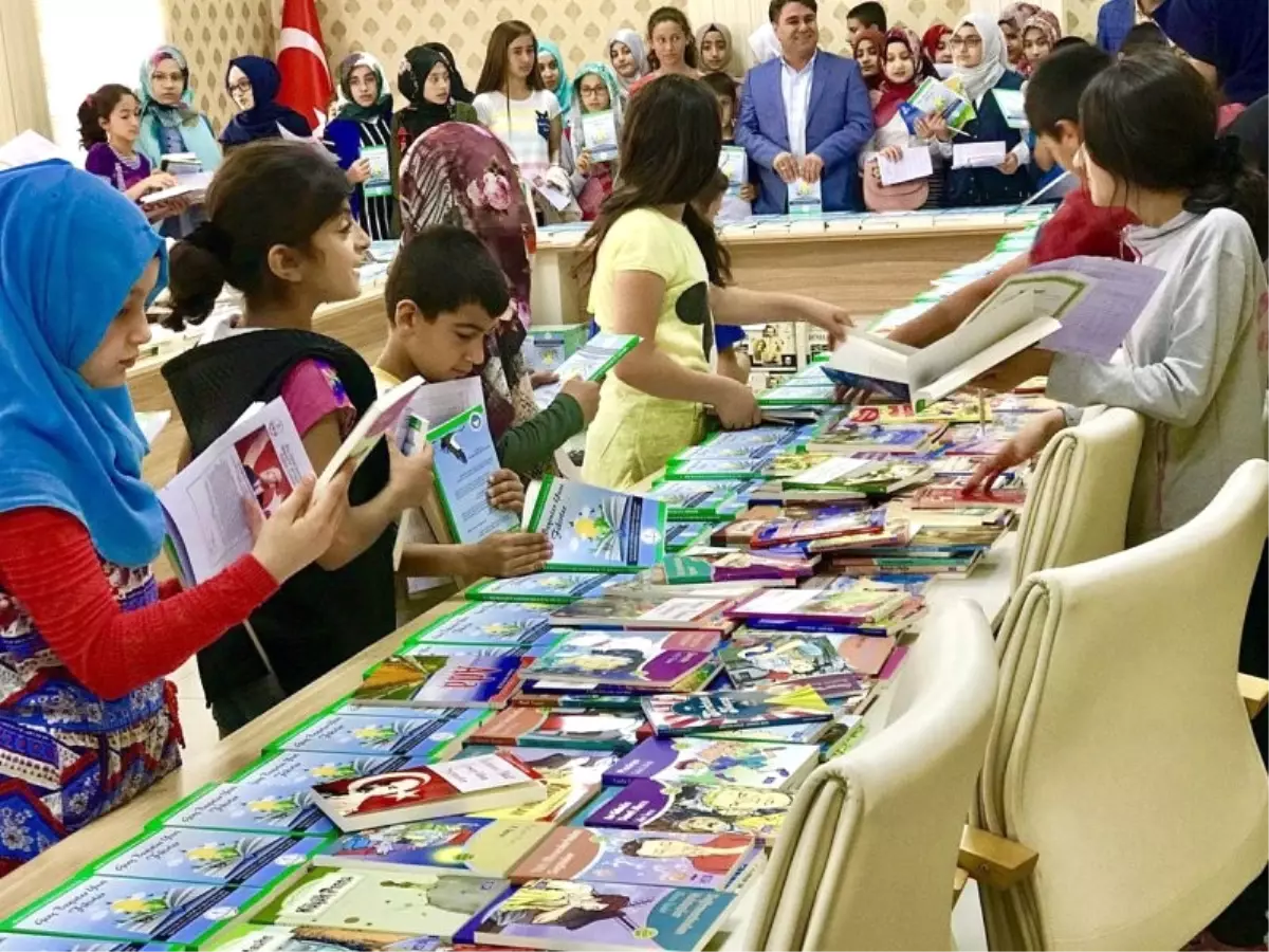 Bismil'de 'Karneni Getir Kitabını Götür' Kampanyasına Büyük İlgi