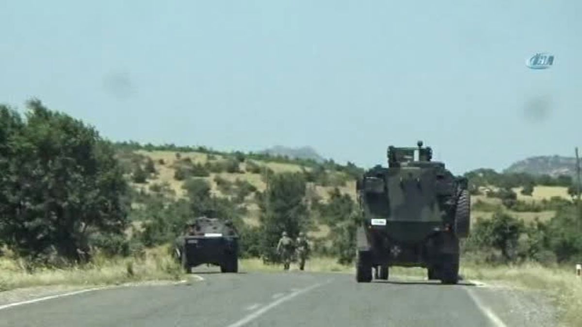 Diyarbakır'da Üs Bölgesinde Bulunan Polis Aracına Roketatarlı Saldırı