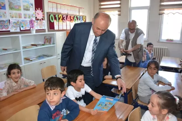 Erzurum'da 165 Bin 621 Öğrenci Karne Aldı Erzurum'da 165 Bin 621 Öğrenci Karne Aldı