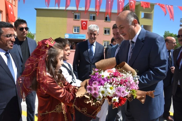 Erzurum'da 165 Bin 621 Öğrenci Karne Aldı