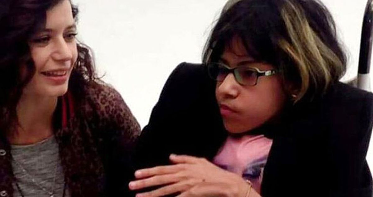 Engelli Hayranının Hediyesi Beren Saat'i Duygulandırdı