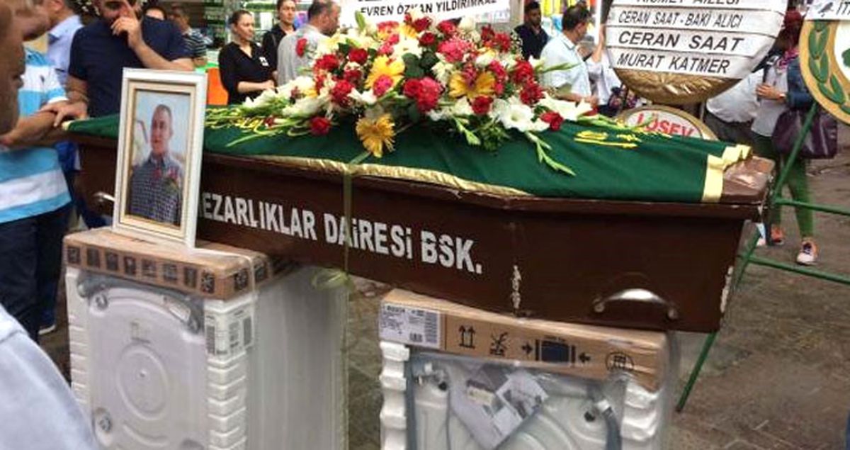İzmir Beyaz Eşya Satıcısının İlginç Vasiyeti Cenazedekileri Güldürdü