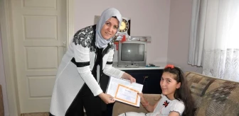 Karaman'da Evde Eğitim Gören Öğrencilere Karneleri Verildi