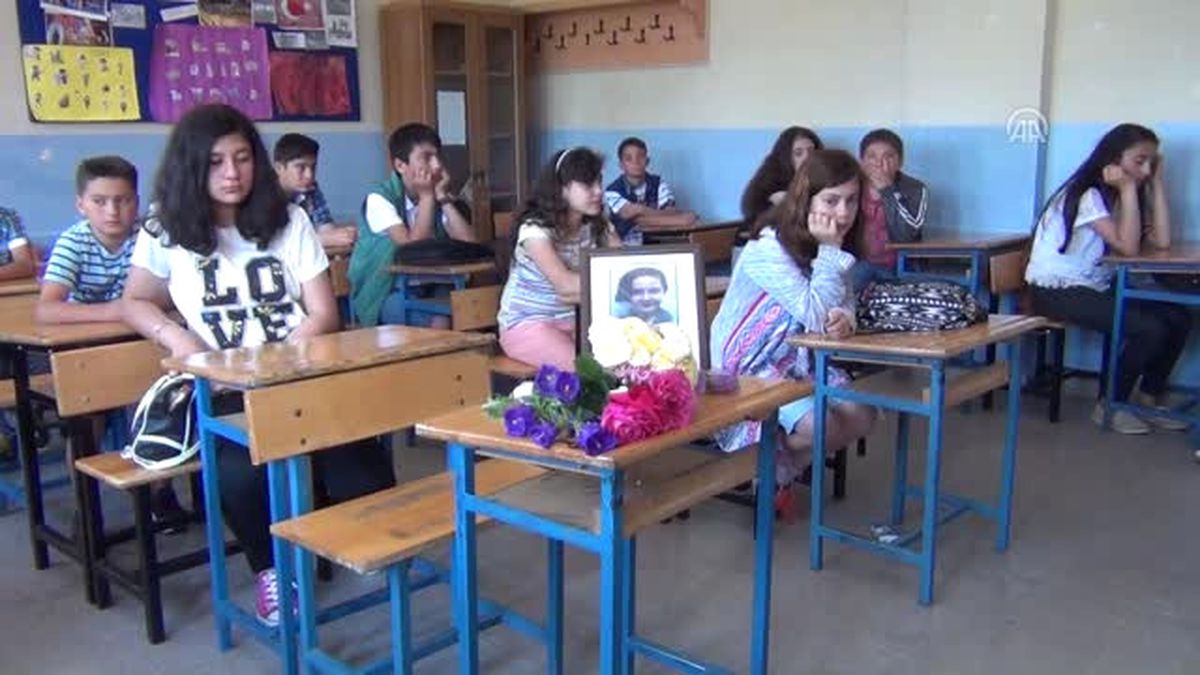 Küçük Hatice Kübra'nın Okulunda Buruk Karne Töreni