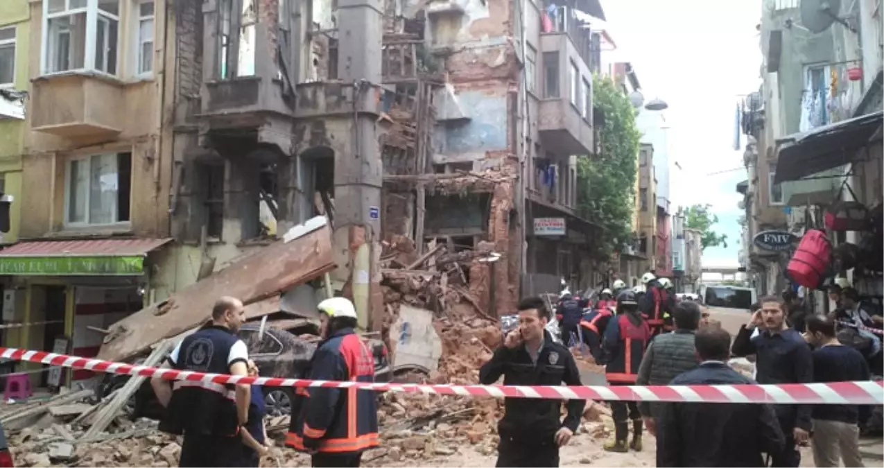 Kumkapı'da 4 Katlı Bina Çöktü