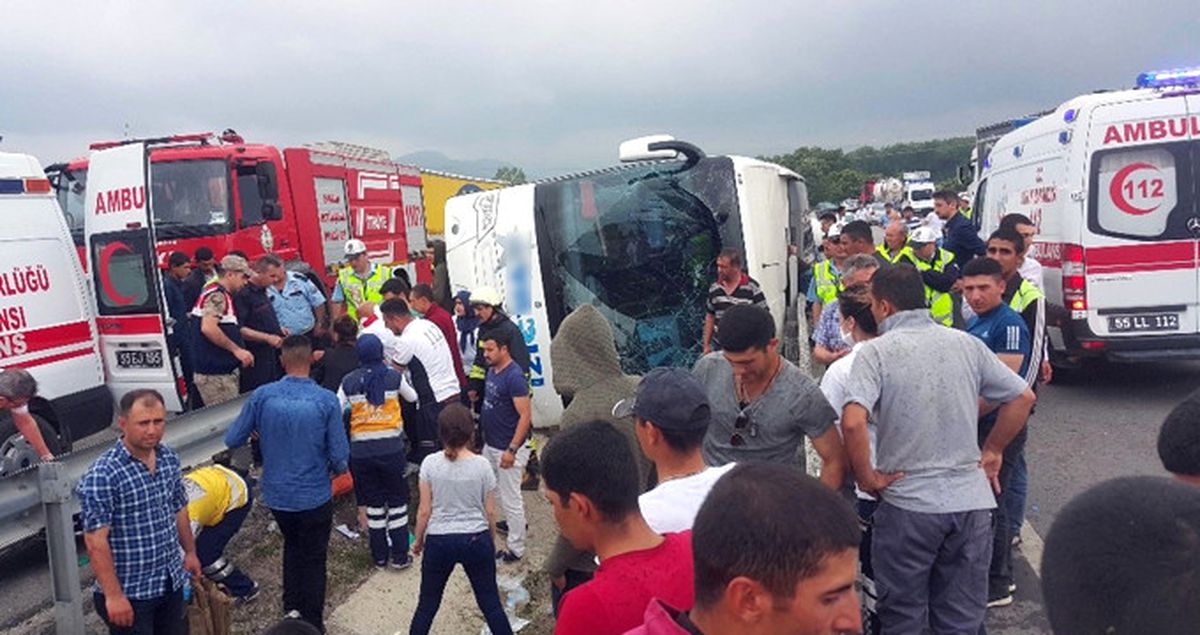 Samsun'da Acemi Birliğini Taşıyan Otobüs Devrildi: 47 Yaralı