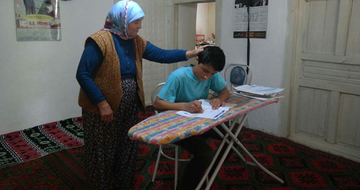 Babaannesinin Ütü Masasında TEOG'a Hazırlanan Kadir, Türkiye İkincisi Oldu