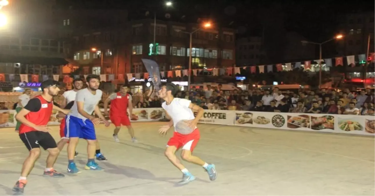 Hakkari'de Streetball 3x3 Basketbol Turnuvası Sona Erdi