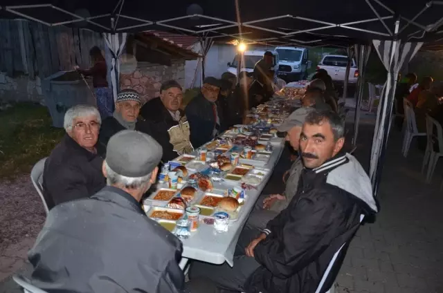 İftar Sofrası Gemiç Mahallesine Kuruldu İftar Sofrası Gemiç Mahallesine Kuruldu