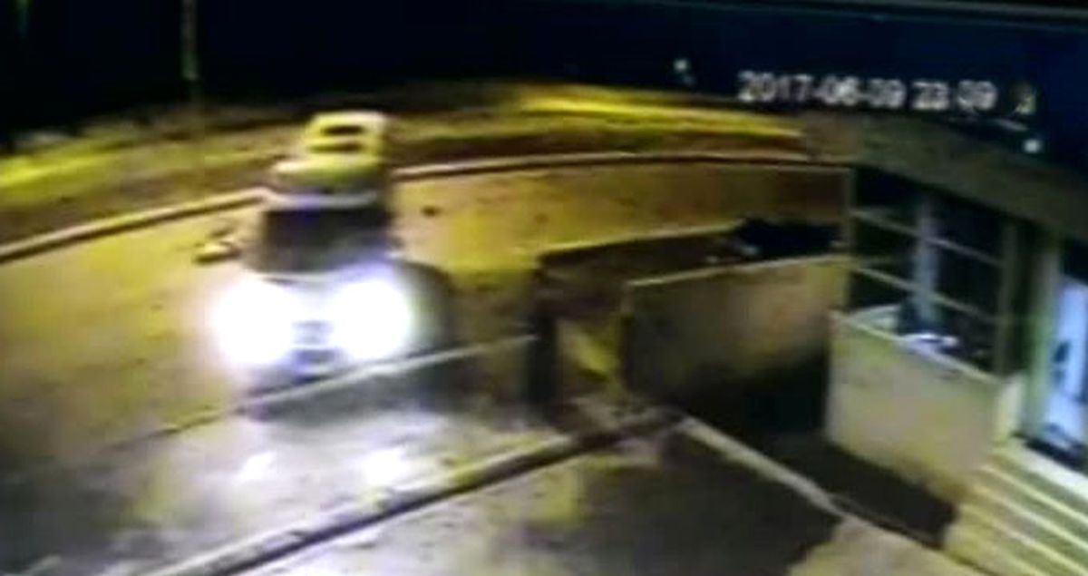 Motosiklet Minibüse Arkadan Çarptı, O Anlar Kameraya Böyle Yansıdı: 1 Ölü, 1 Yaralı