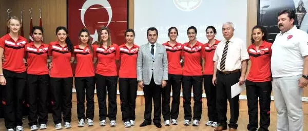Okul Müdürüne Çeyrek Altın Suçlaması