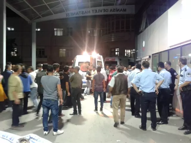 Saruhanlı'da Motosiklet ile Traktör Çarpıştı: 1 Ölü,1 Yaralı