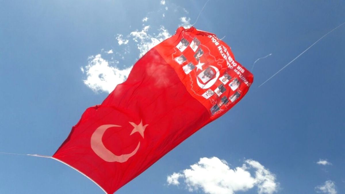 Şehitlerin İsimleri Kato'nun Zirvesine Dikilen Bayrağa Yazıldı