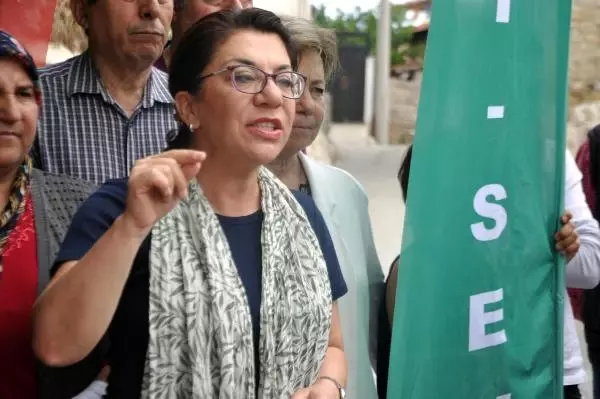 Yırca'da Üreticilerin 'Zeytinime Dokunma' Protestosu Yırca'da Üreticilerin 'Zeytinime Dokunma' Protestosu