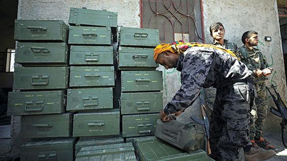 Ajanslar Fotoğrafları Servis Etti! ABD'den YPG'ye Kasa Kasa Mühimmat