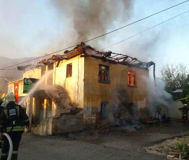 Denizli�de Ev Yangını Haberler