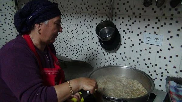 Kars'ın Yöresel İftar Menüsü Kaz Eti ve Erişte Pilavı Haberler