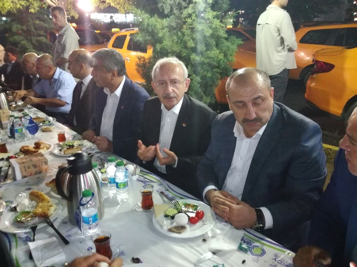 Kılıçdaroğlu Taksicilerle Sahur Yaptı, Dertlerini Dinledi
