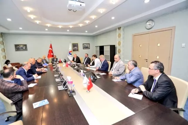 Şehrin Yöneticileri Satso'da Yerli Oto İçin Bir Araya Geldi Şehrin Yöneticileri Satso'da Yerli Oto İçin Bir Araya Geldi