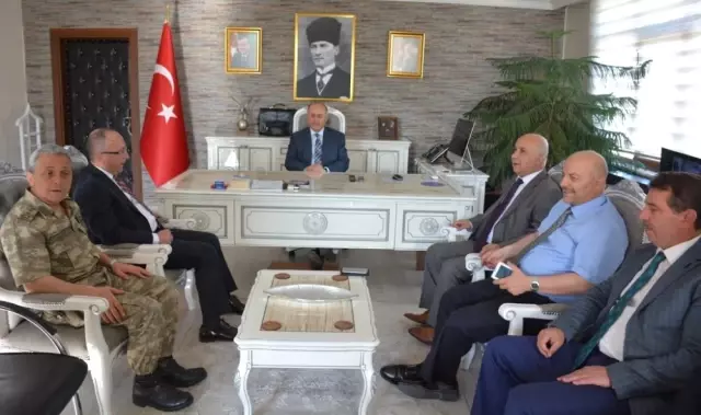 Vali Azizoğlu, Mehmetçikle İftar Yemeğinde Bir Araya Geldi Vali Azizoğlu, Mehmetçikle İftar Yemeğinde Bir Araya Geldi