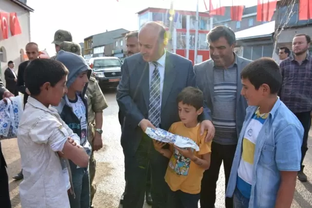 Vali Azizoğlu, Mehmetçikle İftar Yemeğinde Bir Araya Geldi Vali Azizoğlu, Mehmetçikle İftar Yemeğinde Bir Araya Geldi