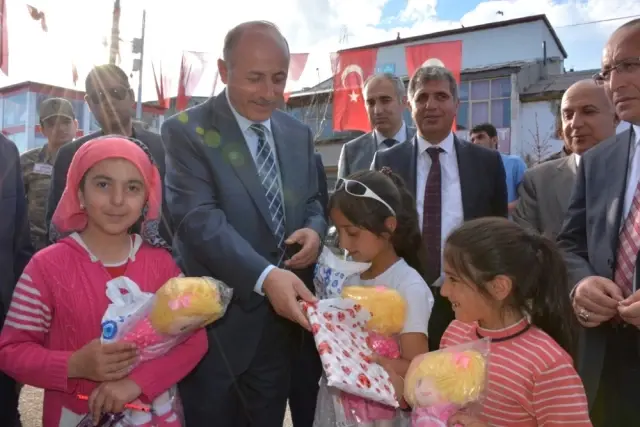 Vali Azizoğlu, Mehmetçikle İftar Yemeğinde Bir Araya Geldi Vali Azizoğlu, Mehmetçikle İftar Yemeğinde Bir Araya Geldi