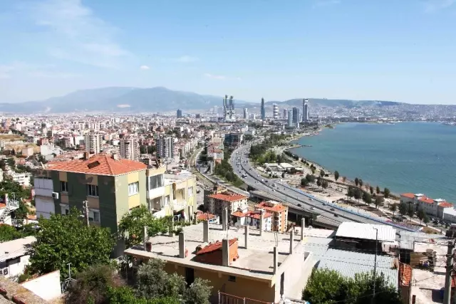 Bayraklı'da Duvar Yazıları Yarıştı Bayraklı'da Duvar Yazıları Yarıştı