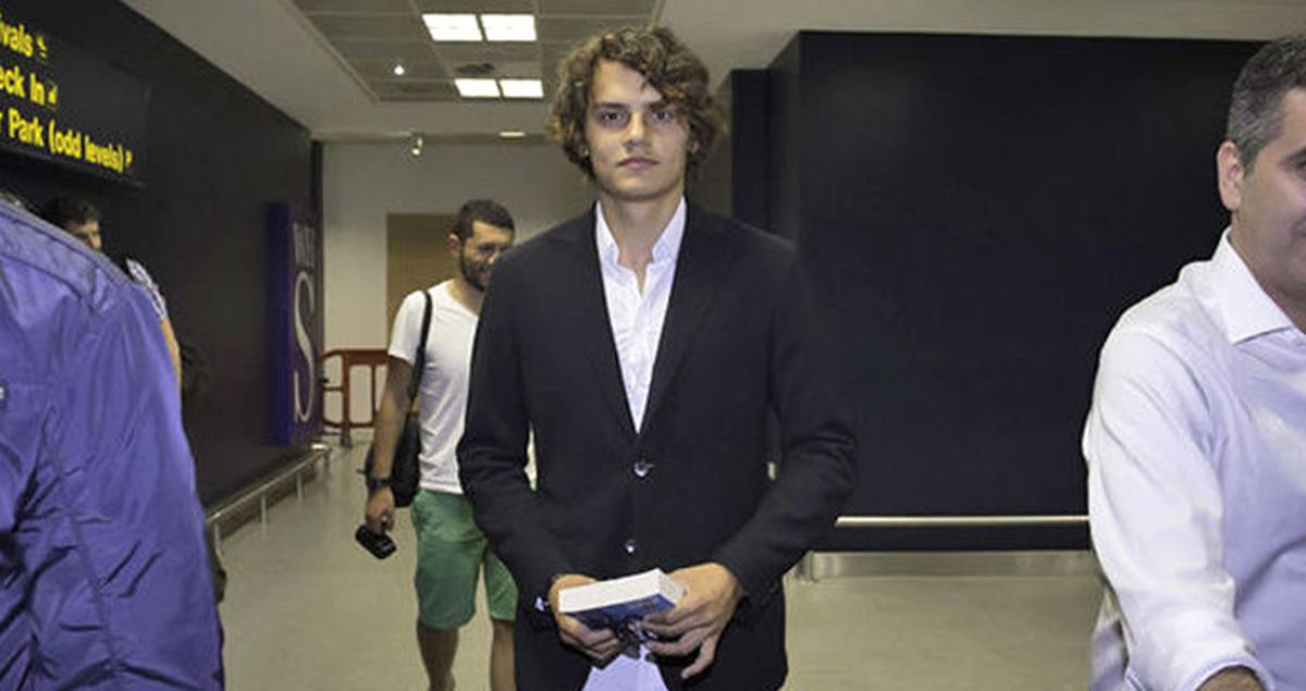 Enes Ünal, Yoklama Kaçağı Olduğu İçin Havalimanında Gözaltına Alındı
