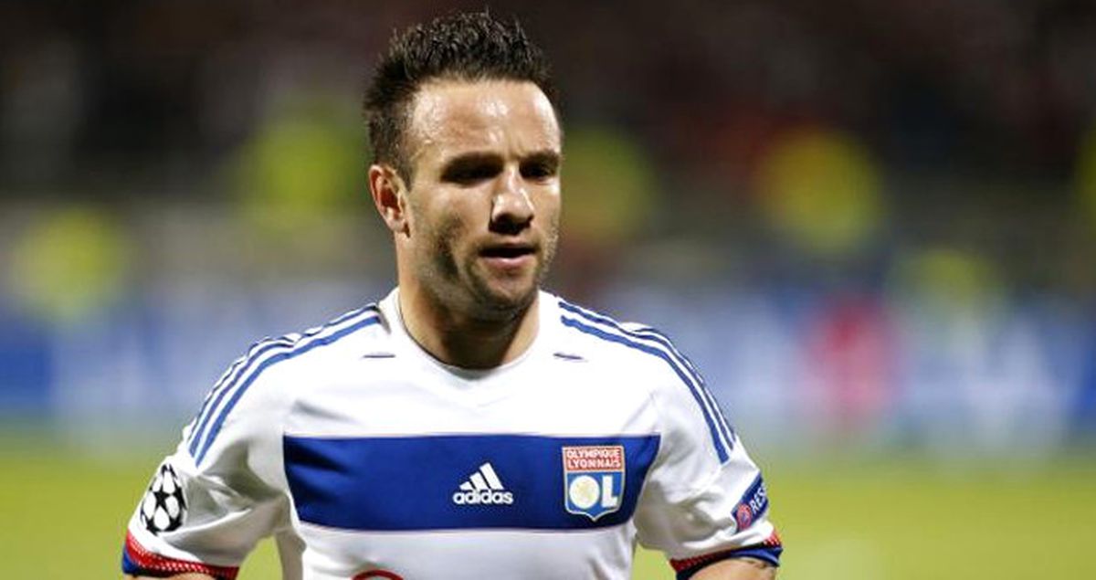 Fenerbahçe, Fransız Futbolcu Mathieu Valbuena'yı Transfer Etti