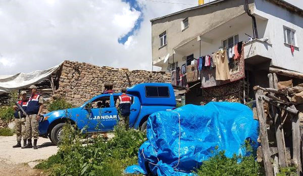 Genç Kadın Kaçarak Evlendiği Bir Aylık Eşini Vurup, Aynı Silahla İntihar Etti