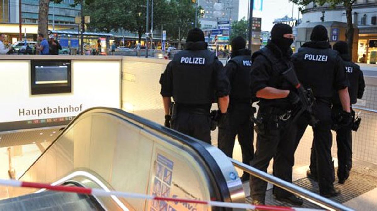 Almanya'da Metro İstasyonunda Çatışma Çıktı: Kadın Polis Başından Yaralandı