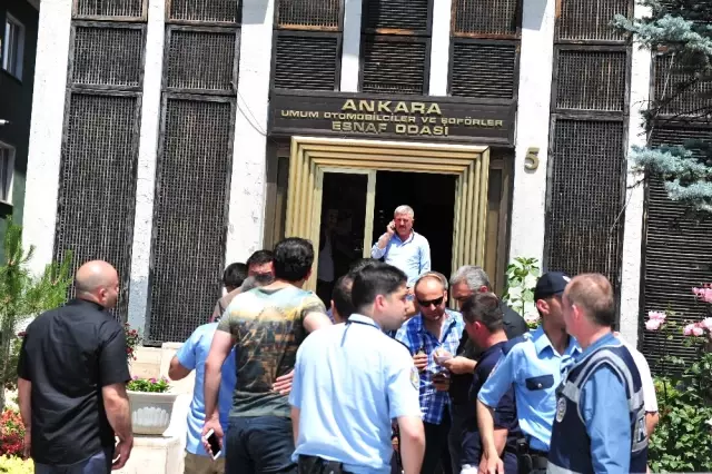 Ankara Umum Otomobilciler ve Şoförler Esnaf Odası'nda Silahlar Konuştu Ankara Umum Otomobilciler ve Şoförler Esnaf Odası'nda Silahlar Konuştu