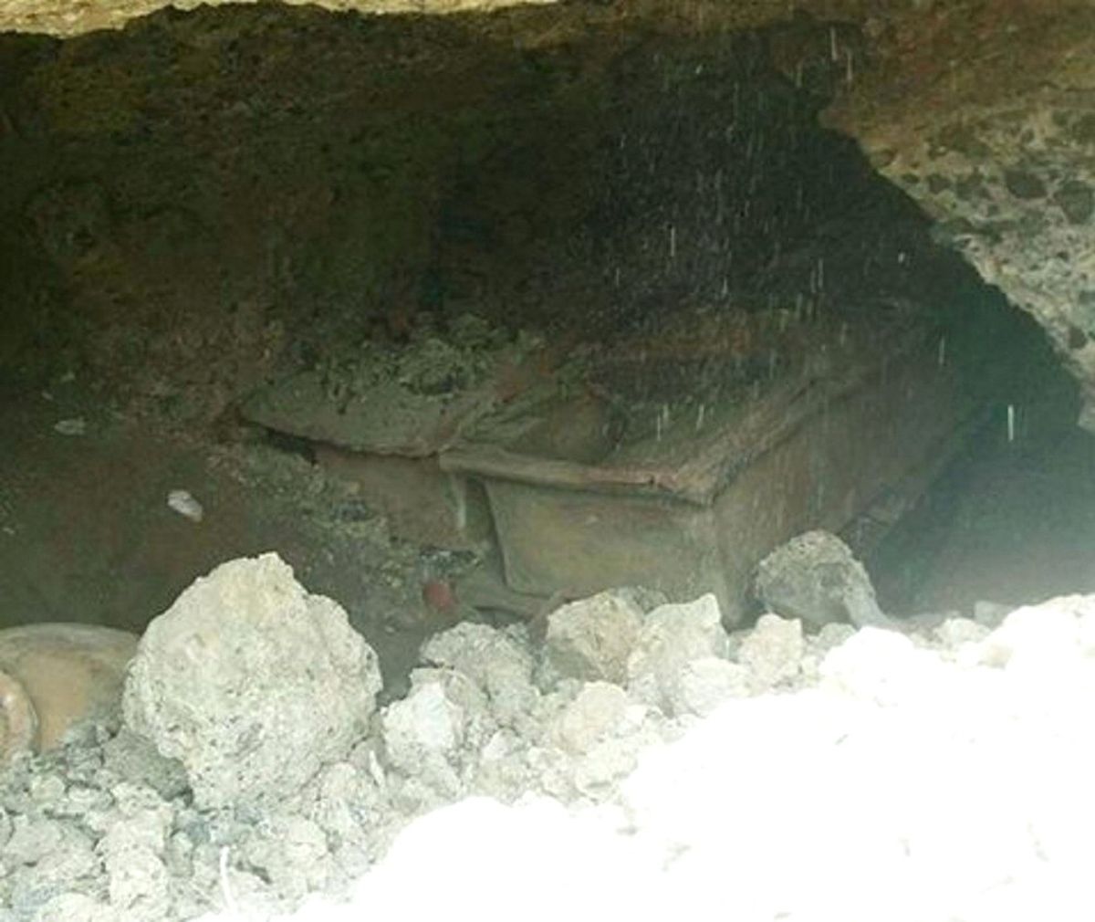 Hatay'daki Cami İnşaatından Çok Sayıda Lahit ve Küp Çıktı