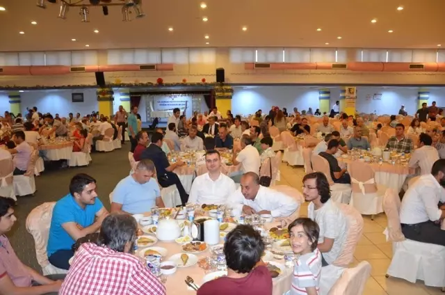 Hrü'nün Akademik ve İdari Personeli İftarda Bir Araya Geldi Hrü'nün Akademik ve İdari Personeli İftarda Bir Araya Geldi
