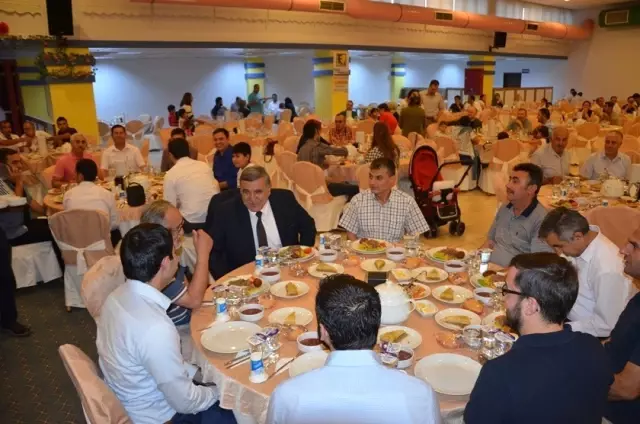 Hrü'nün Akademik ve İdari Personeli İftarda Bir Araya Geldi Hrü'nün Akademik ve İdari Personeli İftarda Bir Araya Geldi
