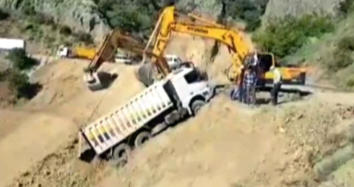 Kamyon 200 Metrelik Uçuruma Yuvarlanmaktan Son Anda Kurtarıldı