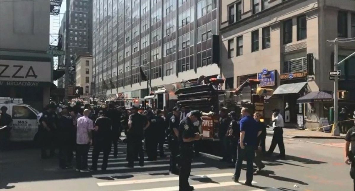 New York'ta 12 Katlı Binada Yangın: 32 Yaralı