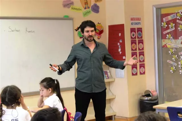 Serhan Kansu 'Kitabın Mutfağı'nda çocuklarla buluştu Serhan Kansu 'Kitabın Mutfağı'nda çocuklarla buluştu