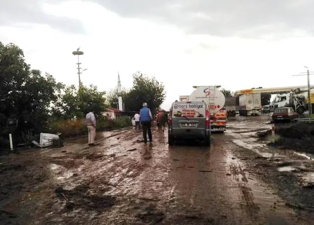 Aydın'da Yaz Yağmuru Sele Döndü Aydın'da Yaz Yağmuru Sele Döndü