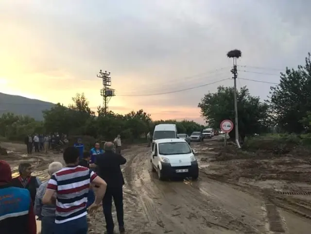 Aydın'da Yaz Yağmuru Sele Döndü Aydın'da Yaz Yağmuru Sele Döndü