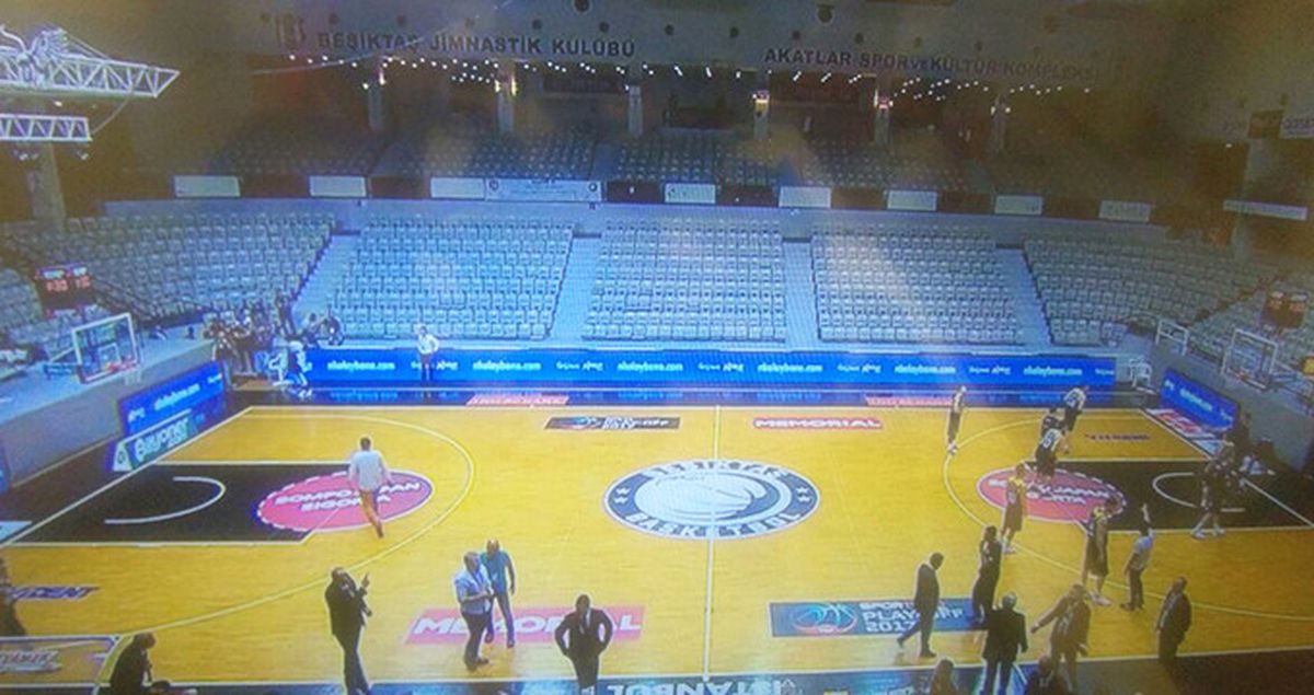 Beşiktaş Sompo Japan-Fenerbahçe Maçında Tribünler Boşaltıldı