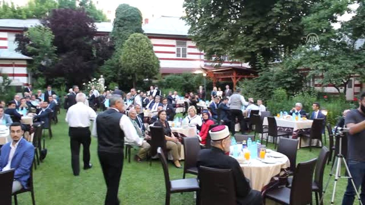 Bükreş Büyükelçiliğinde Iftar Programı