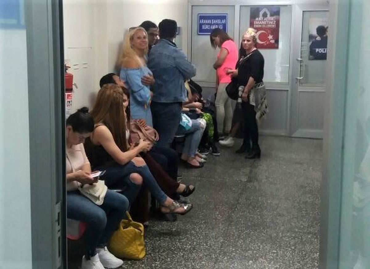 Bursa'da Cami Yakınında Fuhuş Pazarlığı: Kadınlara ve Travestilere Operasyon